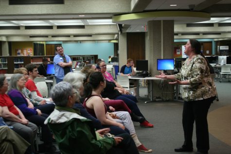 Rubber City Shakespeare Company actress Michele McNeal recites a soliloquy to the crowd in Bierce Library. 
