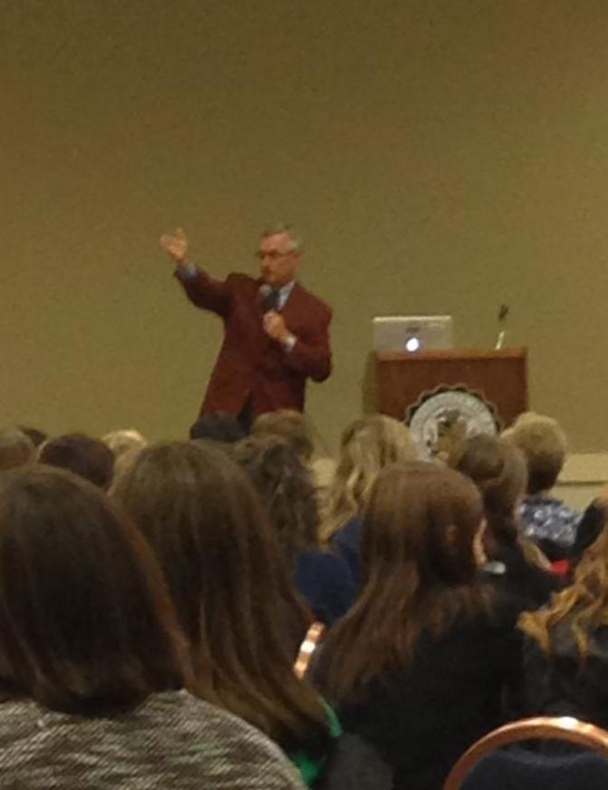 Youngstown+State+University+president+Jim+Tressel+speaks+about+leadership+to+the+Saturday+morning+audience.