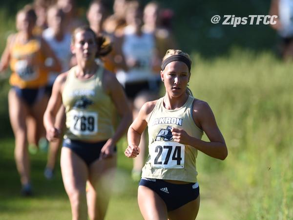 Natalie Zidd leading the rest of the runners in cross-country.