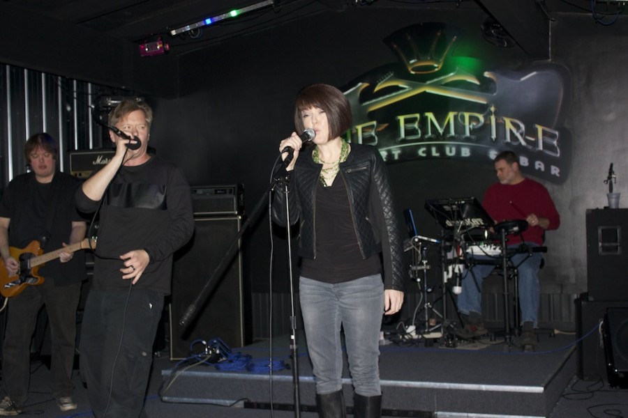 Michelle Strong and Chris Foldi sing Crystal with Mike Crooker and Rob Crossley in the background