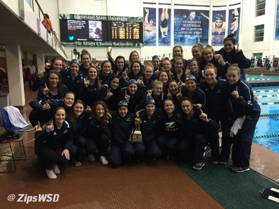 The+University+of+Akron+swimming+and+diving+team+celebrates+the+winning+of+the+Magnus+Cup