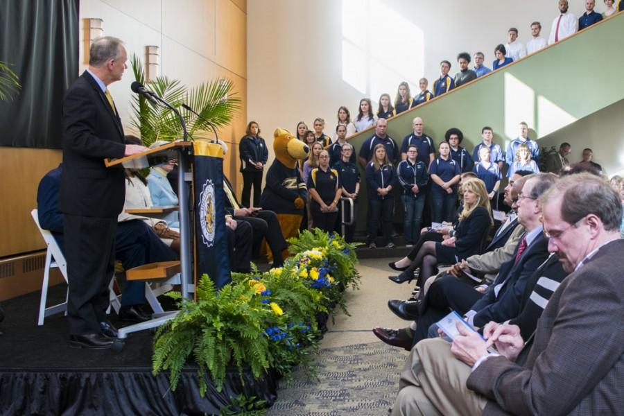President Scott Scarborough announces an additional $3 million gift from alums Pamela and Gary Williams at the Honors College, which will be renamed the Dr. Gary B. and Pamela S. Williams Honors College.