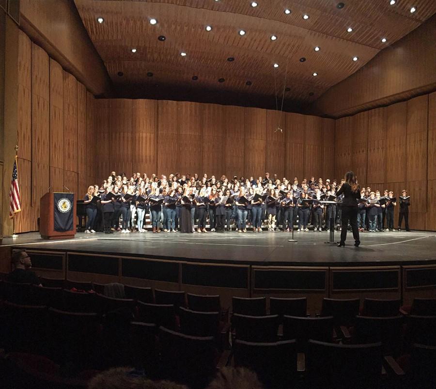 Choir+director+Marie+Bucoy-Calavan+directs+the+composite+choir+of+Lakewood+high%2C+Lake+high%2C+and+the+UA+chorus+in+the+finale+of+the+Vocal+Choral+Fest+Concert.