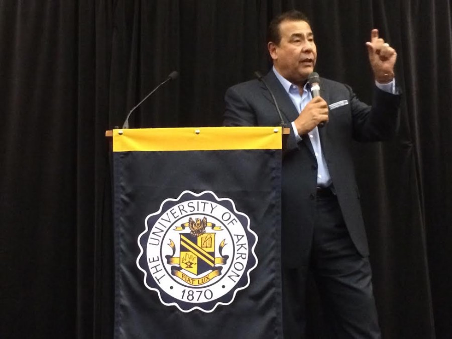 John Quiñones speaks to attendees about his childhood struggle.