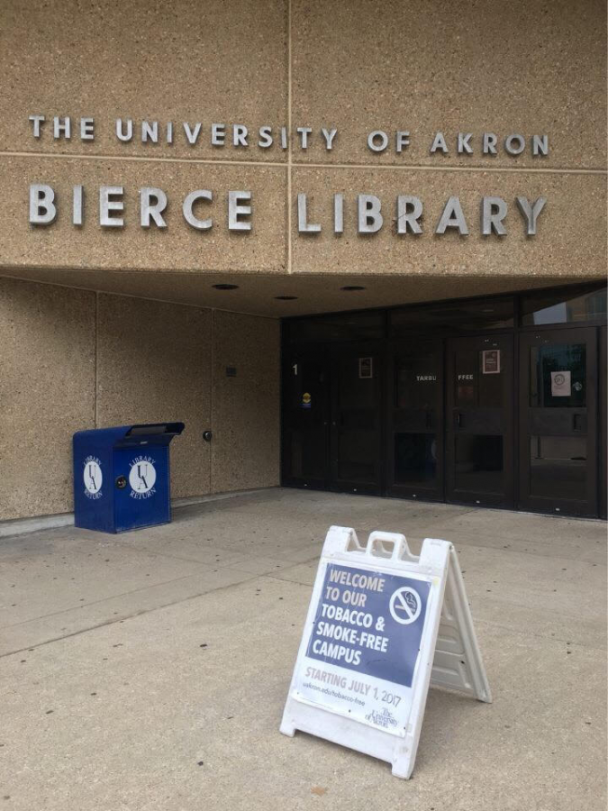 A sign outside of Bierce Library alerts students and visitors of The University of Akrons tobacco-free policy.