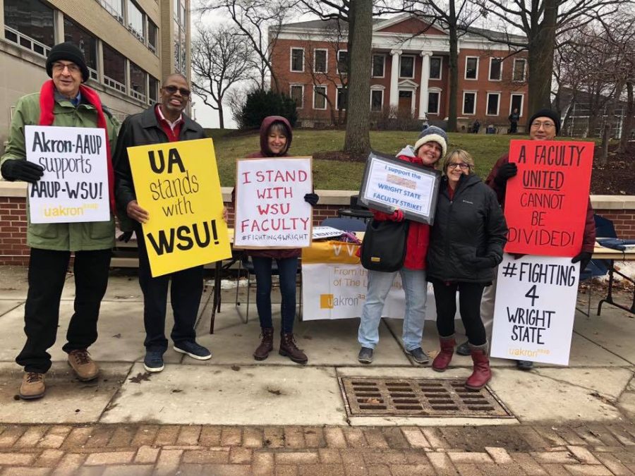 Faculty+members+from+both+UA+and+KSU+standing+in+the+picket+line+while+holding+signs+of+support+for+WSU+faculty.