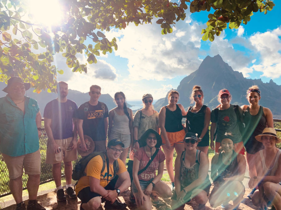 Outdoor group photo of UA students in Tahiti